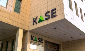 Ценные бумаги компаний КР допустили к торгам на бирже Казахстана