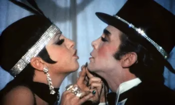 Что заставляет мир вращаться: Деньги или...