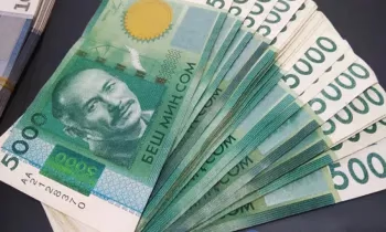 Средняя зарплата банкиров Кыргызстана превысила 75 тысяч сомов