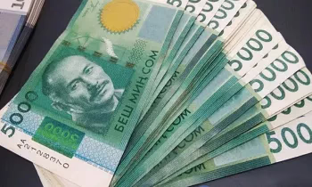 Кыргызстанда каякта көп айлык төлөйт: аймактагы маяналар боюнча рейтинг