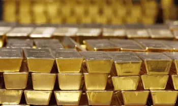 Стоимость золота впервые в истории превысила $3 700 за унцию