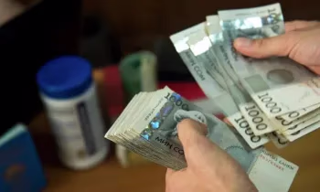 Среднемесячная начисленная зарплата выросла до 42,5 тысячи сомов