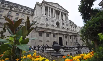 Банк Англии сделал паузу после пяти снижений ставки с августа 2024 года