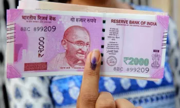 Индийская рупия упала до рекордного уровня