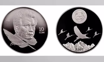 Чыңгыз Айтматовдун 97 жылдыгы: Жазуучуга арналган эстелик монеталарды эске салабыз