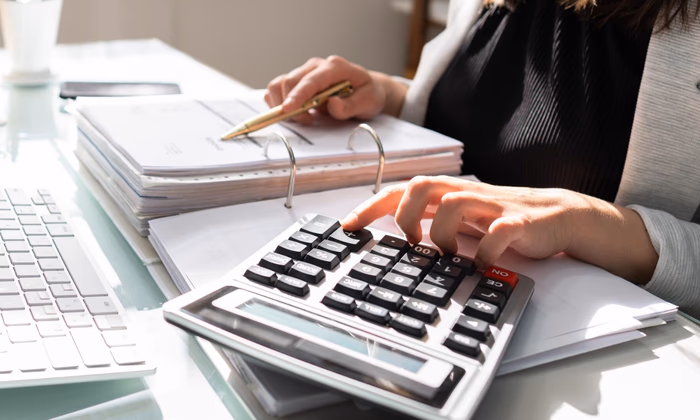 Банки станут налоговыми агентами. В КР меняют правила транзакций с иностранцами