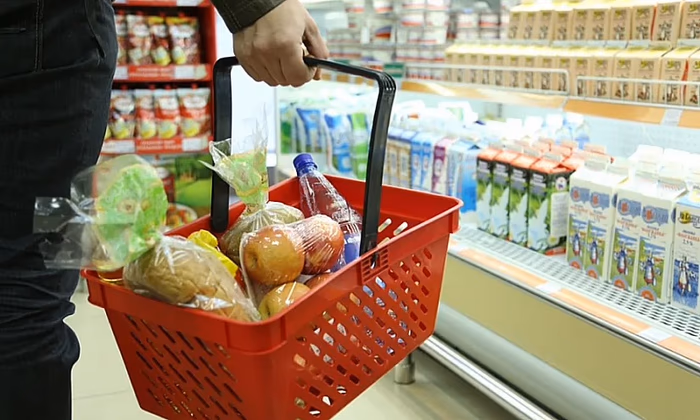 8 697 сом жашоо минимуму эмнеге жетет: Статкомдон түшүндүрмө