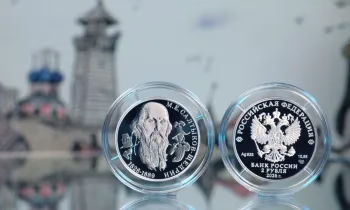 Банк России выпустил серебряную монету к 200-летию великого сатирика