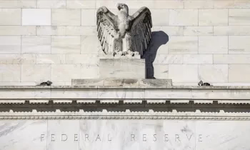 Федрезерв сохранил ключевую ставку без изменений