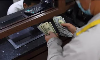 Улуттук банк валюталык операцияларга чектөөлөрдү токтотууну 2026-жылдын 1-августуна чейин узартты