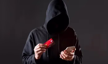 Аккаунт жана банк карталарын алдамчыларга сатышкан: Кыргызстанда 9 жаран кармалды