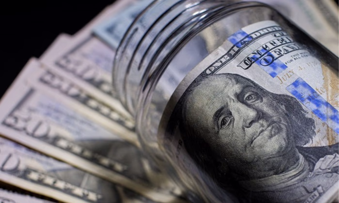 Нацбанк КР провел крупнейшую интервенцию на сумму 162,55 млн долларов США