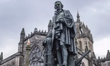 Наследие «отца экономики»: почему спустя 250 лет мир продолжает жить по Адаму Смиту?