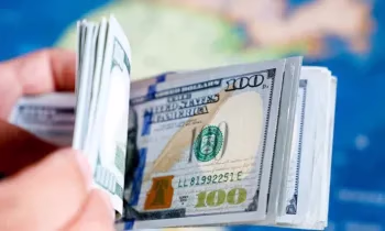 Банк России вновь продлил ограничения на снятие наличной инвалюты