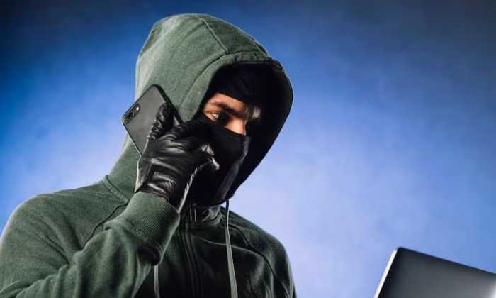 Телефонные мошенники обманули бишкекчанку почти на 2 млн сомов