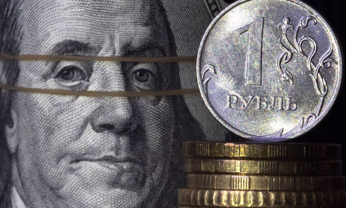 Рубль испытал ощутимую просадку, сом может последовать за ним