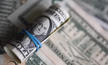 В феврале приток денежных переводов в Кыргызстан превысил отток в 12 раз