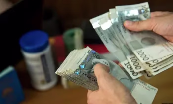 До 67 тысяч на руки: кому повысили зарплаты в КР