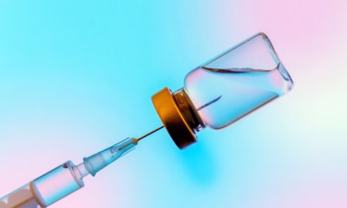 Сотрудники налоговой службы КР проходят вакцинацию