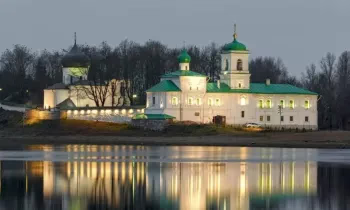 Банк России выпустил серебряную монету с изображением древнего монастыря
