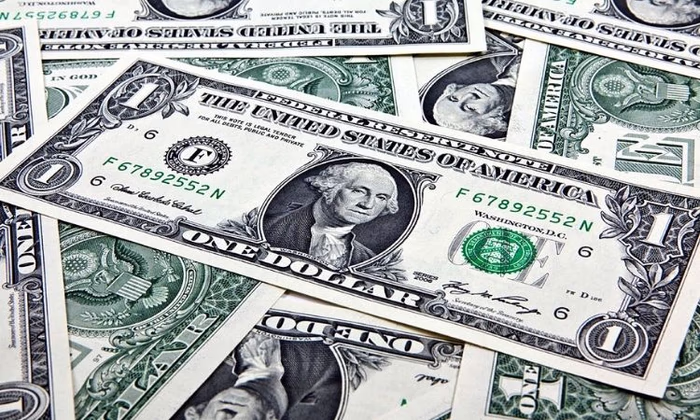 Первая интервенция декабря: продано более $5 млн