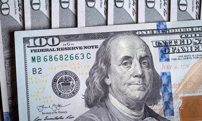 Доллар стоит уже 83,1 сома