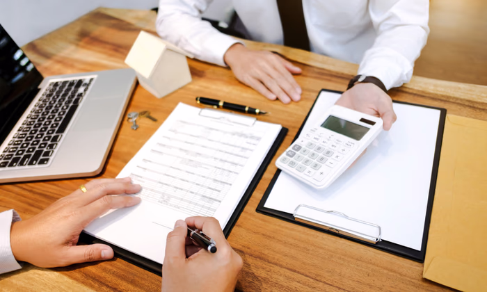 Кыргызстанцы стали брать меньше кредитов