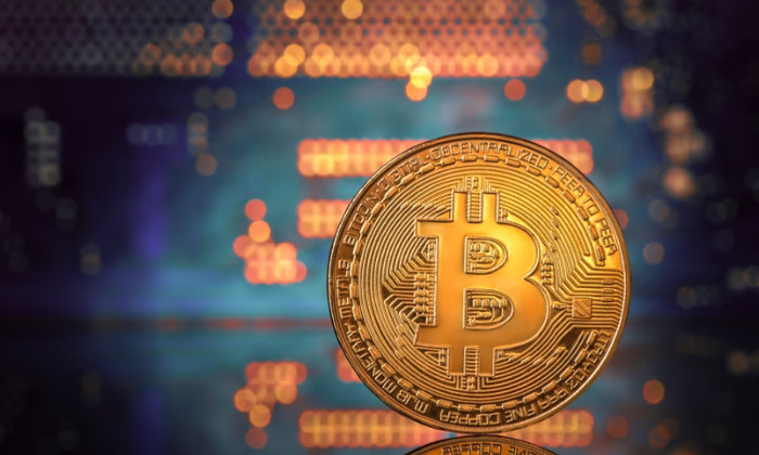 За 5 часов биткоин подешевел на 2 тысячи долларов