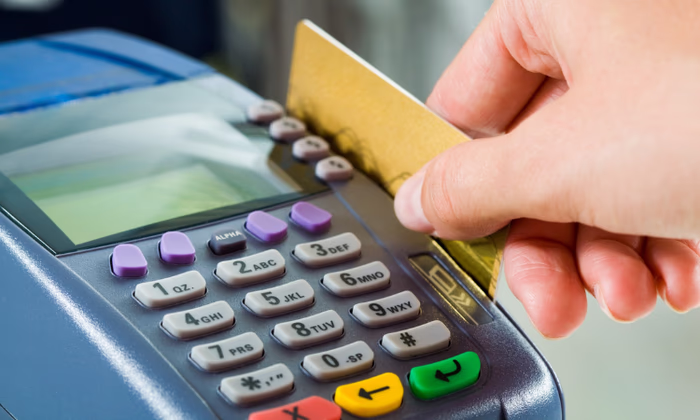 Пользователям мультивалютных карт напомнили о рисках при скачках курса