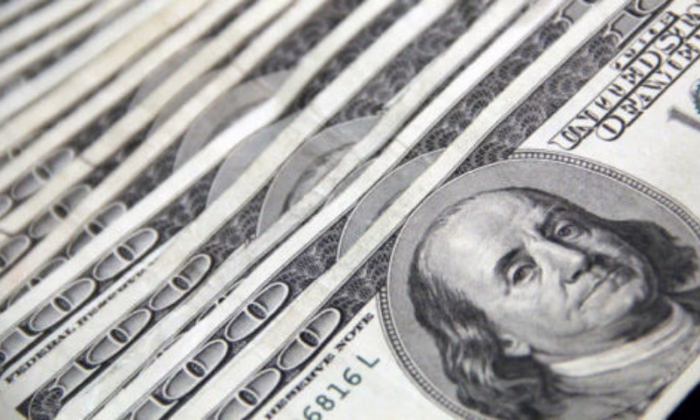 Доллар в Кыргызстане преодолел рубеж в 100 сомов