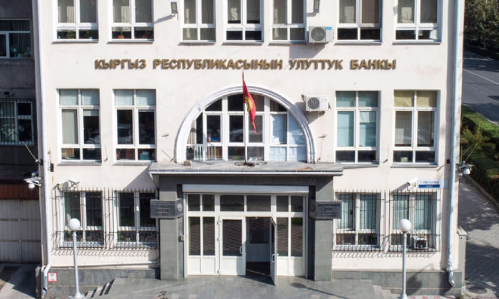 Банкам запрещается выпускать электронные деньги в иностранной валюте