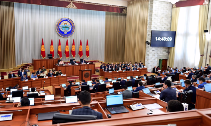 В Жогорку Кенеше рассмотрели проблемы фермеров