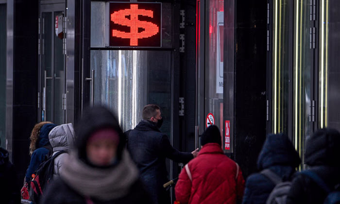 В мае в КР отмечен рекордный в году отток средств через денежные переводы