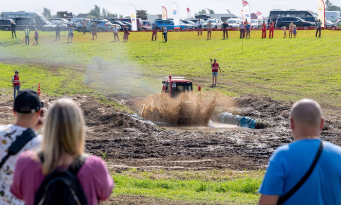 Делегация «Айыл Банка» посетила Открытый чемпионат России по пахоте