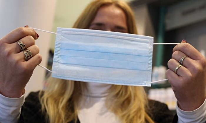 Войти банк разрешается только в маске