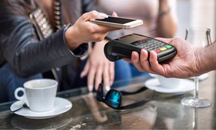 В 2023 году банки России запустят оплату по платежным стикерам