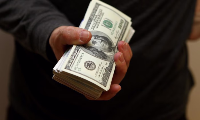 В Оше оштрафованы четверо валютчиков