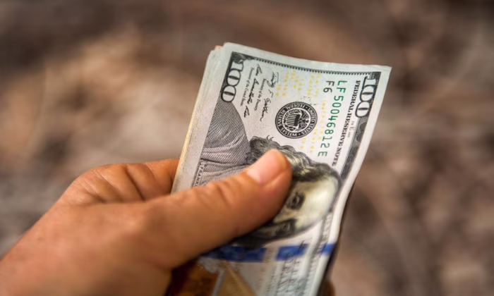 Два «теневика» пойманы в Баткене при обмене валюты без лицензии НБ КР