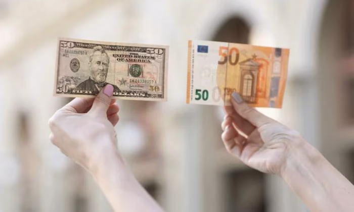 «Банк Азии» повысил тарифы на обналичивание долларов и евро