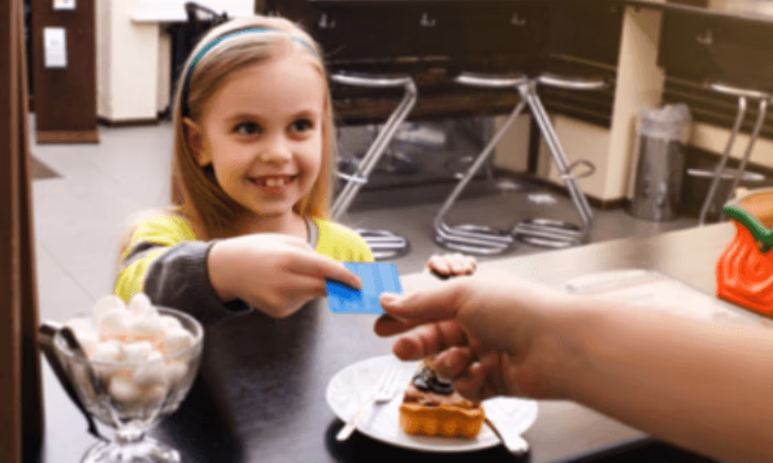 В столичной гимназии внедрена платежная карта ЭЛКАРТ «Карта школьника»