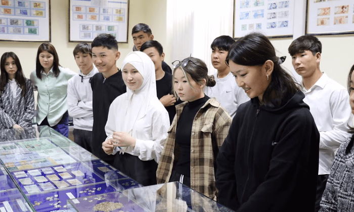 Студенты бишкекских лицеев посетили музей нумизматики Нацбанка