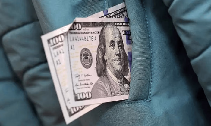 За обмен валюты без лицензии Нацбанка оштрафованы два кыргызстанца