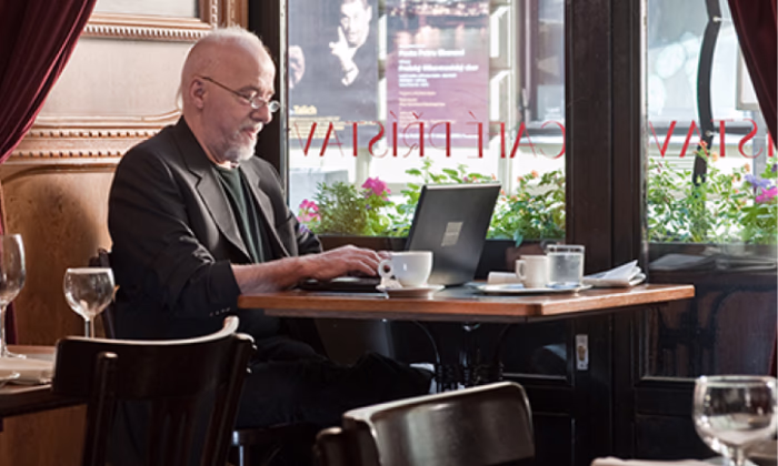 Посланник мира ООН Пауло Коэльо отметил свой день рождения