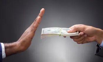 Россия и Иран полностью отказались от доллара при взаиморасчетах