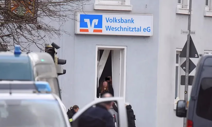 В Германии мужчина взял в заложники кассира Volksbank