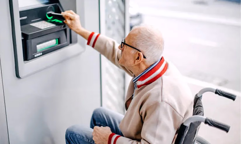 Банковское оборудование и мобильные приложения адаптируют для людей с ограниченными возможностями - сроки