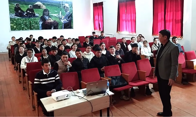 В Таласской области прошли гостевые лекции для старшеклассников