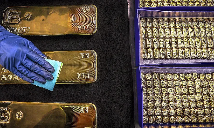 Стоимость золота достигла 3,3 тысячи долларов США