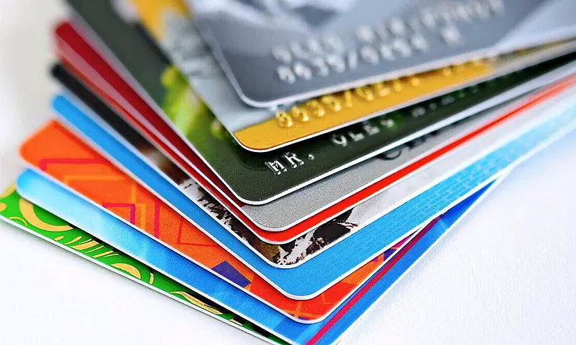 Эволюция банковских карт: от бумажных прототипов до цифровых кошельков