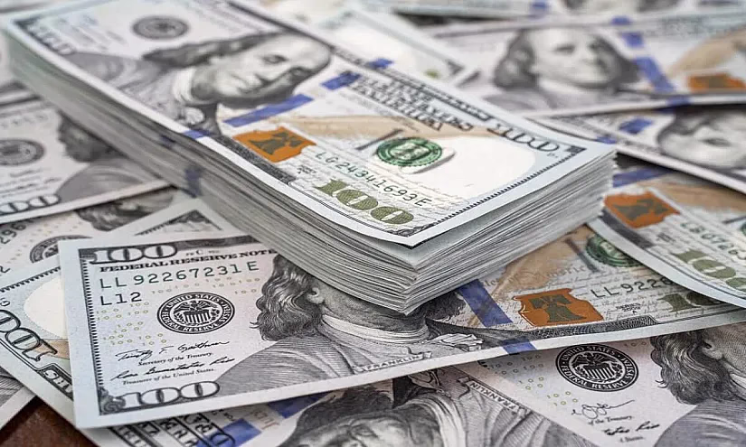 Россия остается лидером по денежным переводам в КР: почти $300 млн за апрель